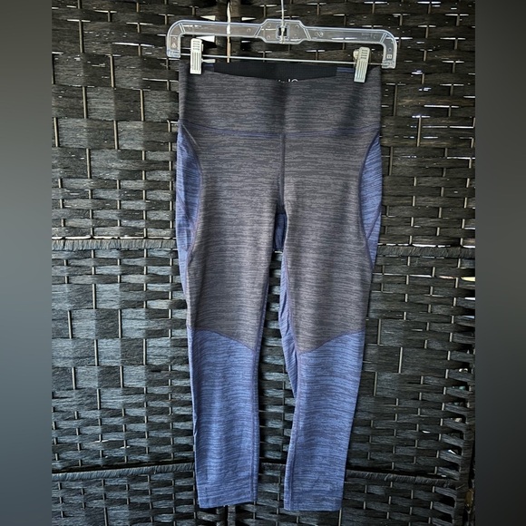 Outdoor Voices two tone leggings Capri - Picture 8 of 10